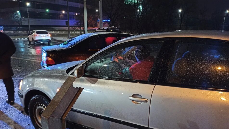 В Харькове из-за непогоды произошла масса аварий. Фото: vesti.ua