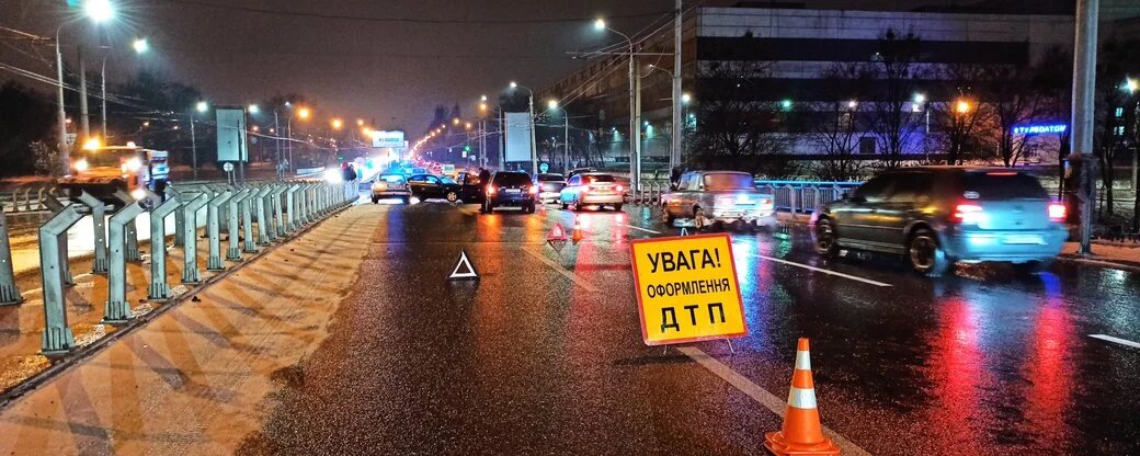 В Харькове из-за непогоды произошла масса аварий. Фото: vesti.ua