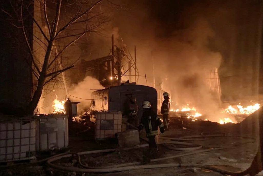 Масштабный пожар в Харькове забрал жизнь человека. Фото: Telegram-канал/ ХС
